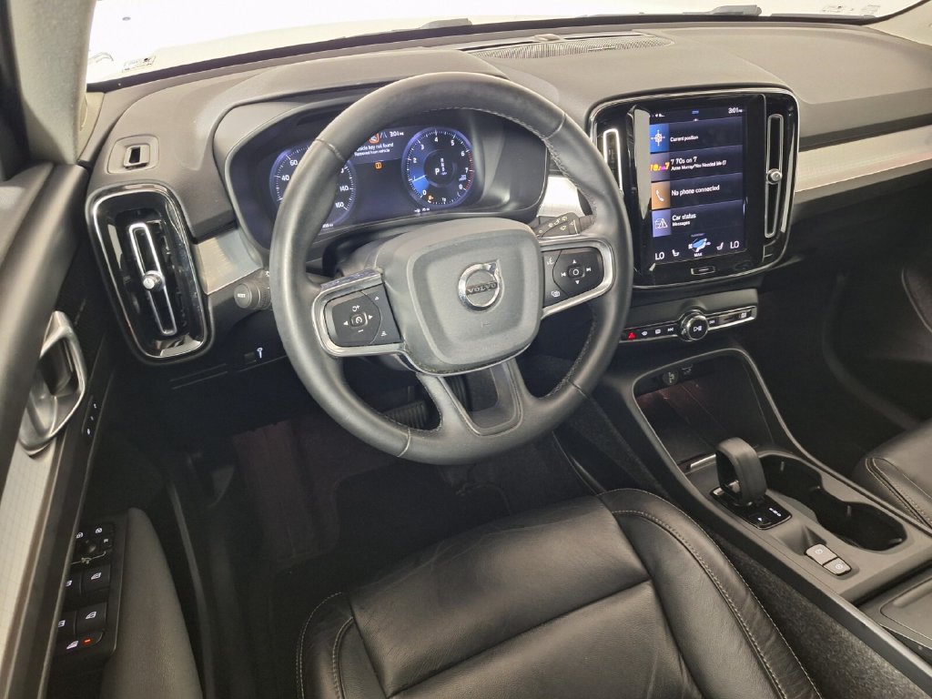 Used 2022 Volvo XC40 T5 Momentum AWD/4WD image 9