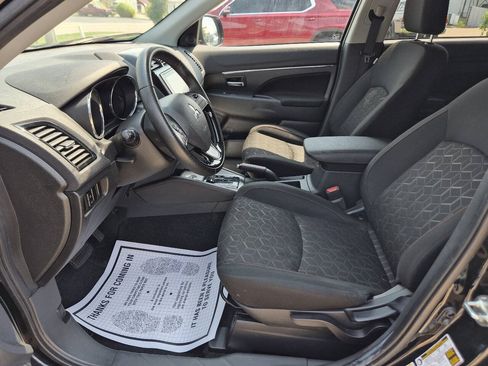 Used 2025 Mitsubishi Outlander Sport LE AWD/4WD image 9
