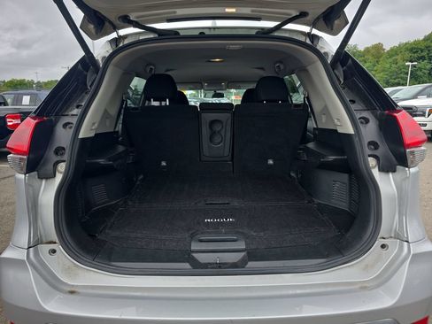 Used 2018 Nissan Rogue SV AWD/4WD image 16