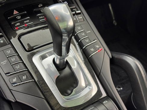 Used 2017 Porsche Cayenne Turbo image 29
