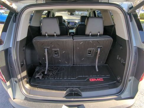 Used 2023 GMC Acadia SLT w/ Technology Package image 14