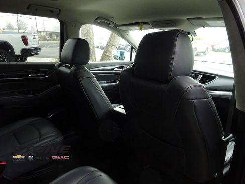 Used 2018 Buick Enclave Essence image 21