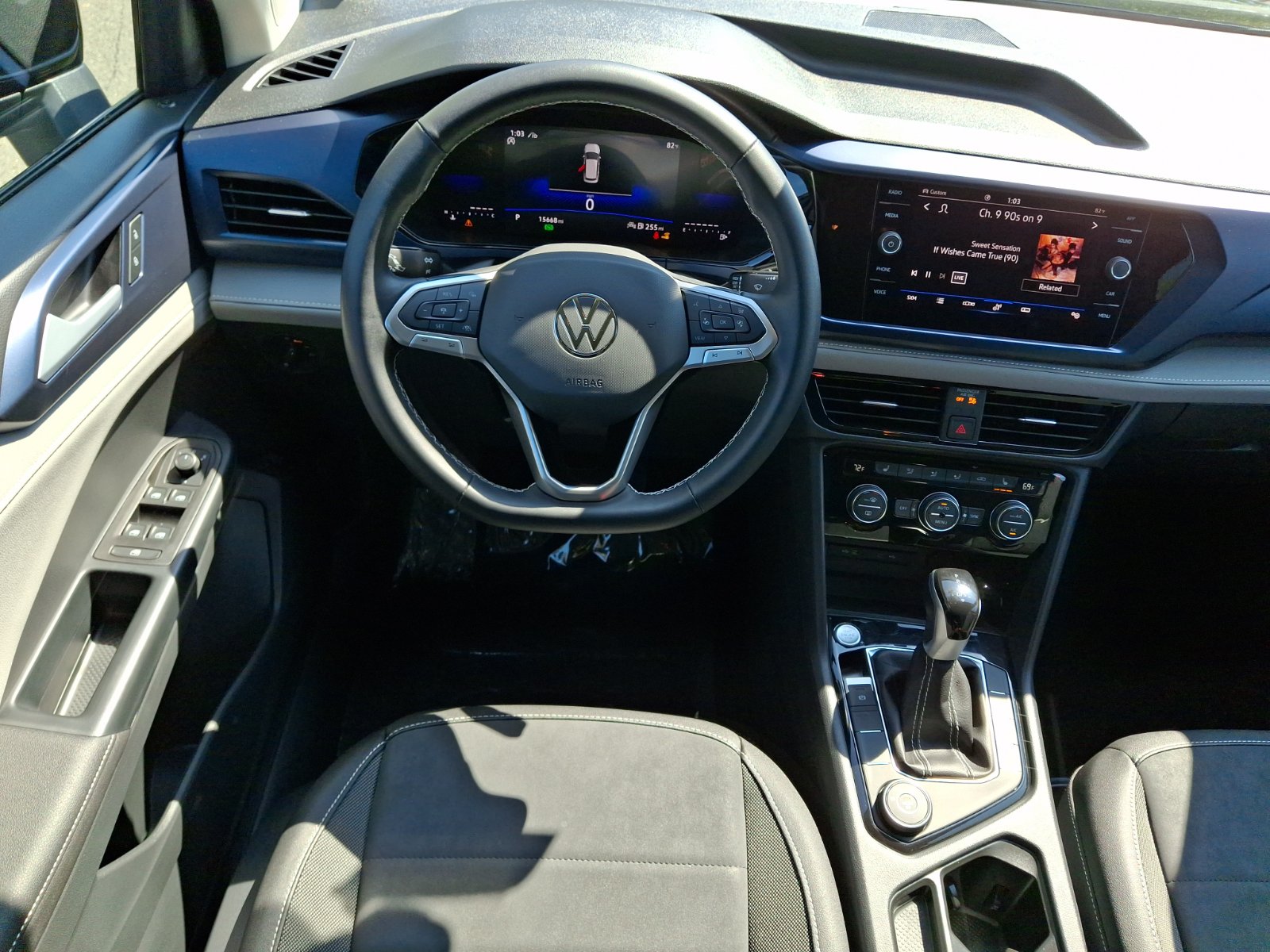 Certified 2024 Volkswagen Taos SE AWD/4WD image 12