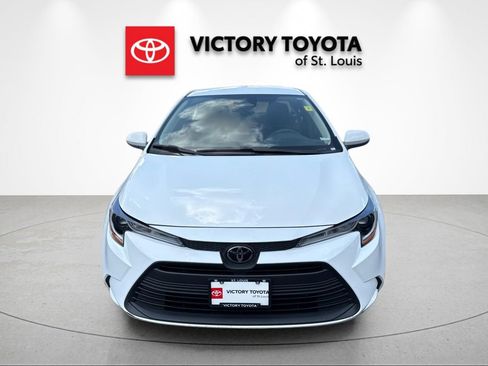 Used 2025 Toyota Corolla LE FWD image 8