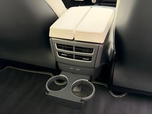 Used 2019 Tesla Model S Performance image 30