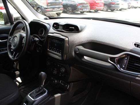 Used 2019 Jeep Renegade Altitude w/ Quick Order Package 2XM AWD/4WD image 19
