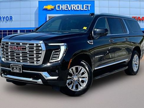 Used 2025 GMC Yukon XL Denali AWD/4WD image 3