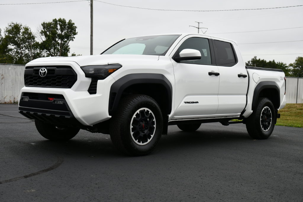 Used 2024 Toyota Tacoma TRD Off-Road AWD/4WD image 3