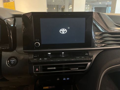 Used 2025 Toyota Camry LE image 20