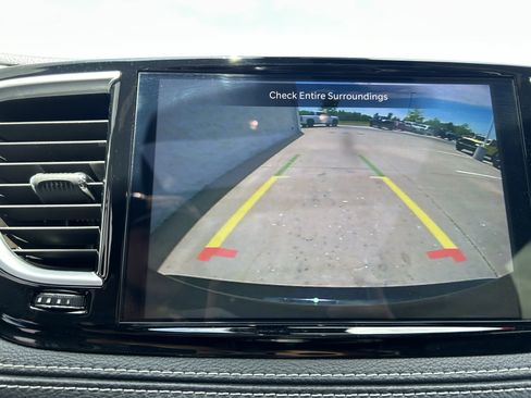Used 2025 Chrysler Pacifica Limited FWD image 27