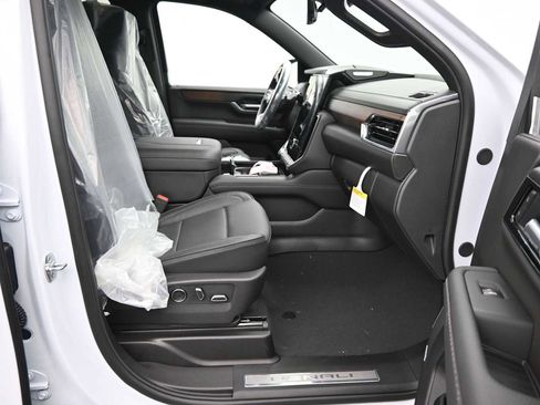 New 2026 GMC Yukon Denali w/ Denali Reserve Package image 11