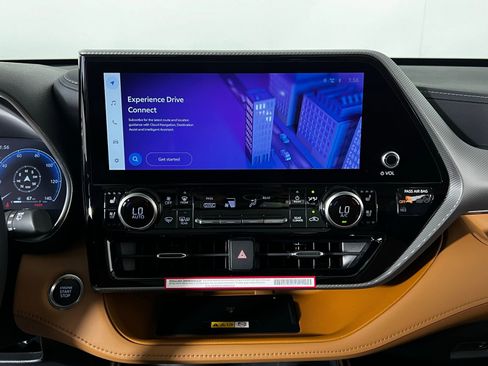 New 2026 Toyota Highlander Platinum image 14