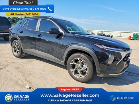 Used 2025 Chevrolet Trax LT w/ Sunroof Package FWD image 5