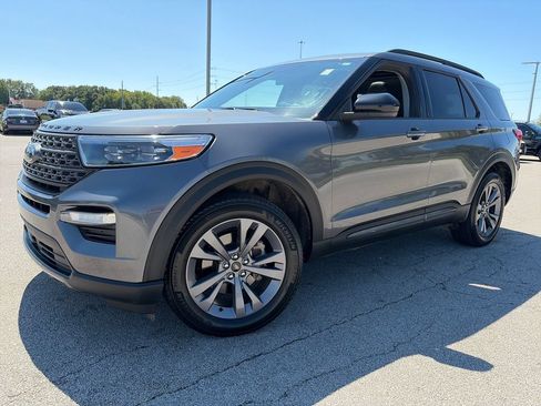 Used 2023 Ford Explorer XLT w/ Equipment Group 202A AWD/4WD image 3
