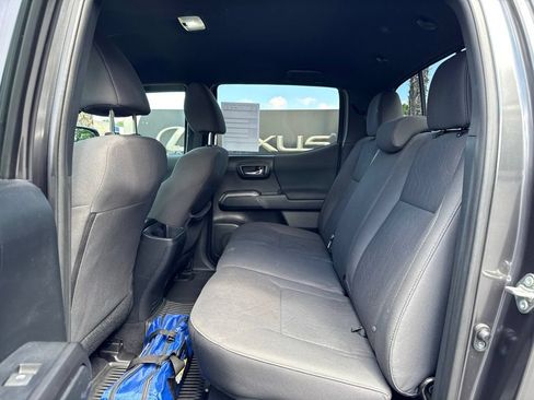 Used 2018 Toyota Tacoma TRD Sport AWD/4WD image 5