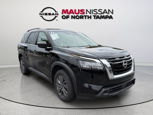 Certified 2024 Nissan Pathfinder SV FWD image 1