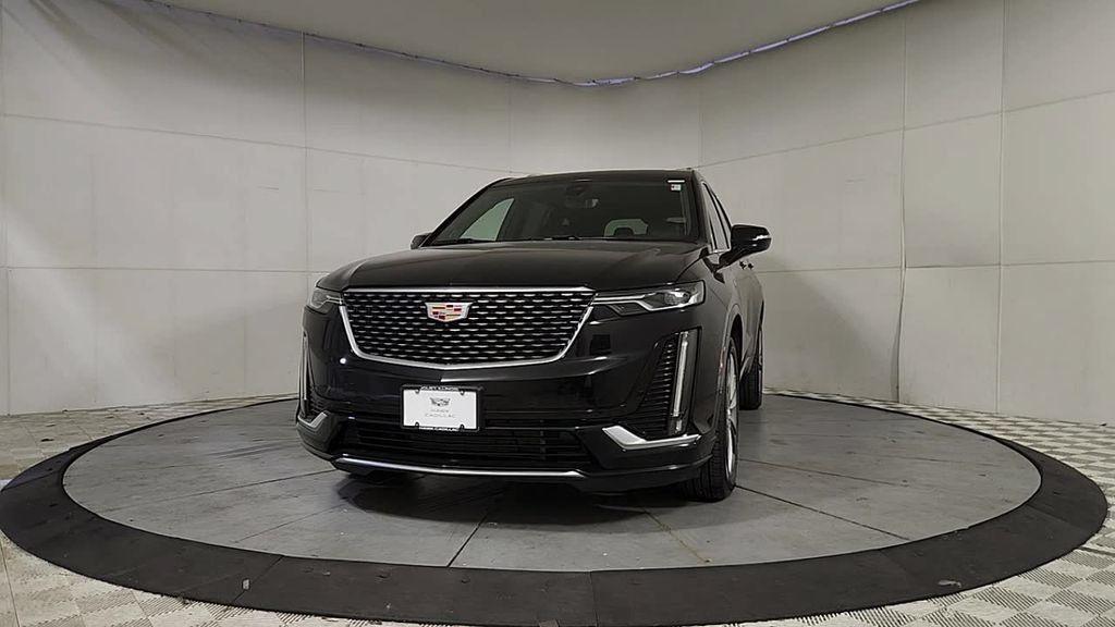 Used 2024 Cadillac XT6 Premium Luxury w/ Technology Package AWD/4WD image 3