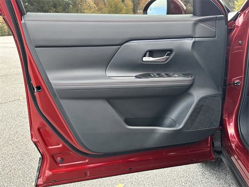 New 2025 Nissan Kicks SR image 10