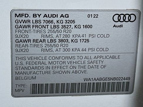 Used 2022 Audi e-tron Premium w/ Convenience Plus Package image 24