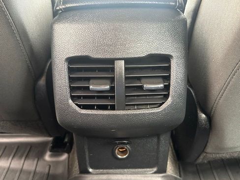 Used 2020 Ford Fusion SE FWD image 9