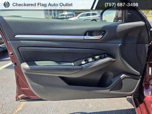 Used 2023 Nissan Altima 2.5 SV w/ SV Premium Package FWD image 16