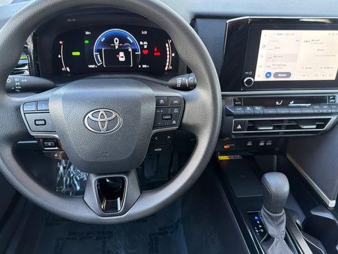 Used 2025 Toyota Camry LE FWD image 14