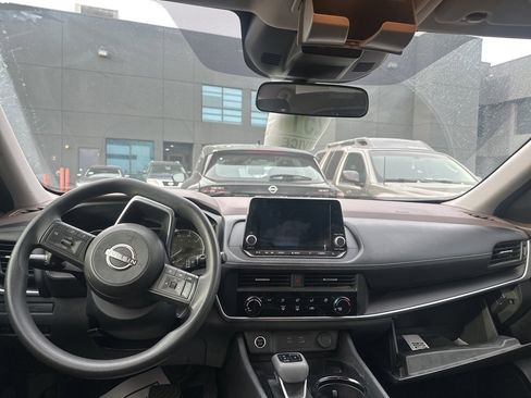 Used 2023 Nissan Rogue S image 9