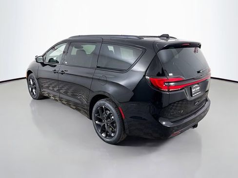 New 2026 Chrysler Pacifica Limited w/ S Appearance Package image 5