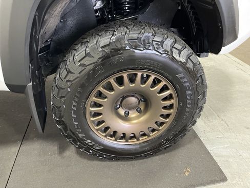 Used 2023 Toyota Tacoma TRD Off-Road w/ Technology Package image 11