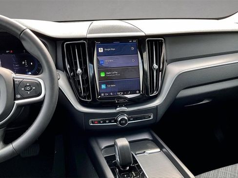 Certified 2023 Volvo XC60 B5 Core image 9