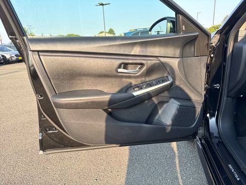 Used 2024 Nissan Sentra SR FWD image 17