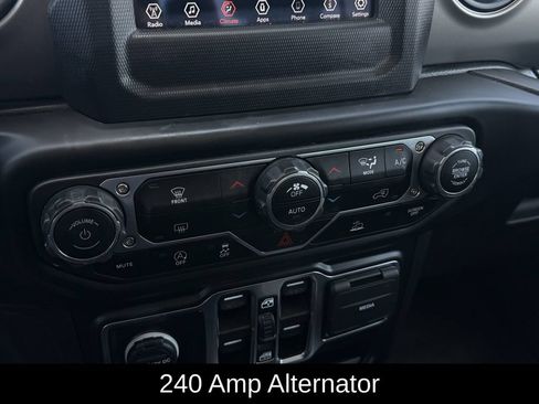 Used 2022 Jeep Gladiator Sport AWD/4WD image 25