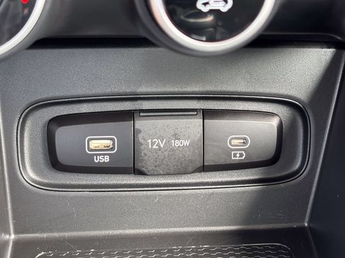 Used 2025 Hyundai Venue SE FWD image 23