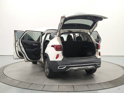 Used 2022 Kia Seltos S FWD image 14
