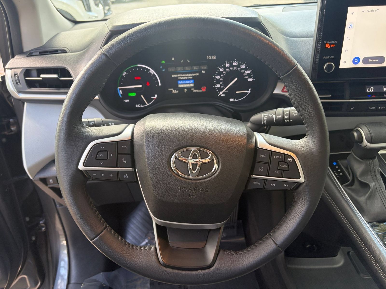 Used 2025 Toyota Sienna XLE FWD image 29