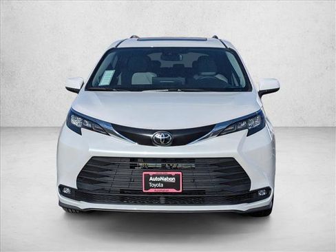 New 2026 Toyota Sienna XLE image 6