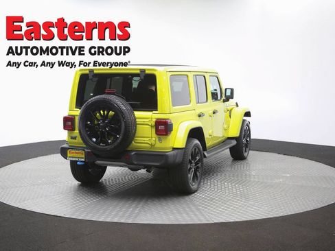 Used 2022 Jeep Wrangler Unlimited Sahara w/ Cold Weather Group AWD/4WD image 40