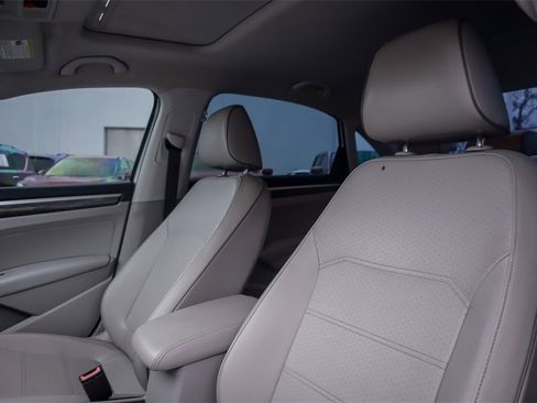 Used 2018 Volkswagen Passat 2.0T SE image 10