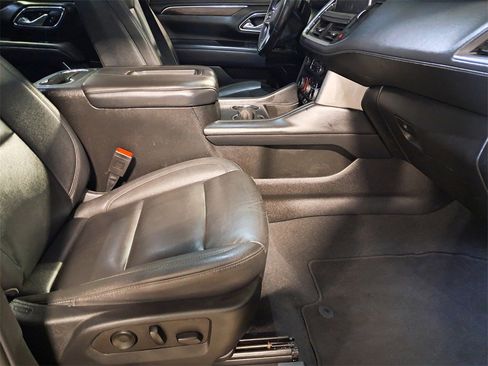 Used 2023 Chevrolet Suburban Z71 image 18