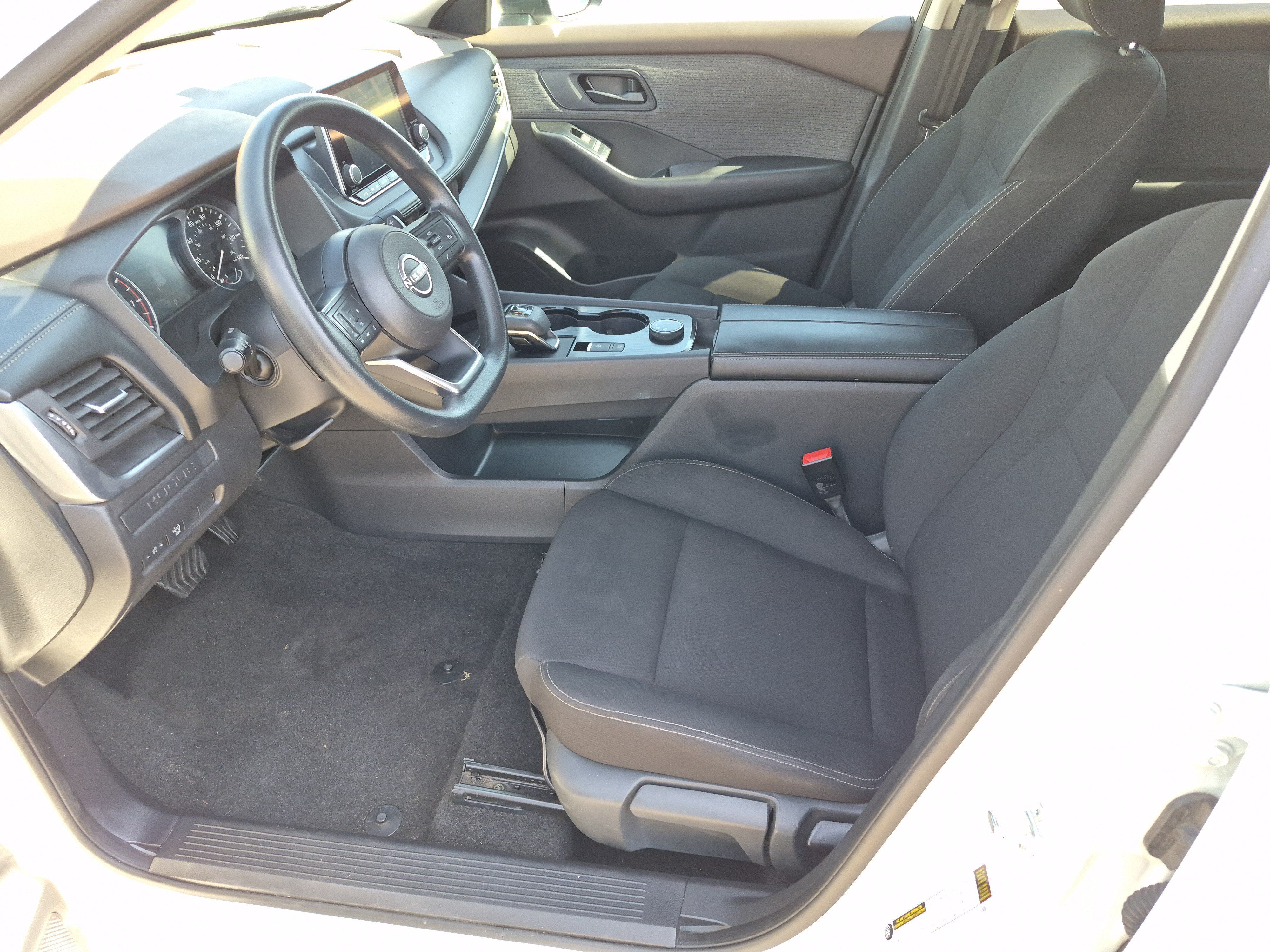 Used 2023 Nissan Rogue S AWD/4WD image 10