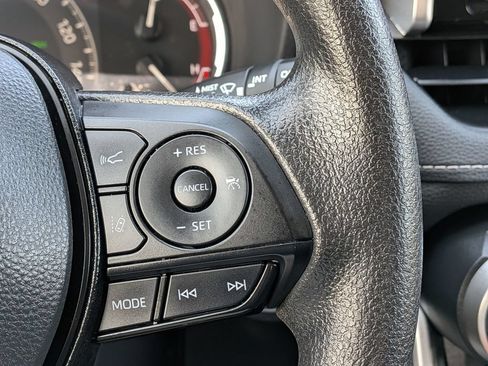 Used 2025 Toyota RAV4 XLE AWD/4WD image 22