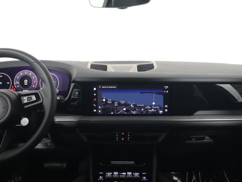 Used 2025 Porsche Cayenne image 19