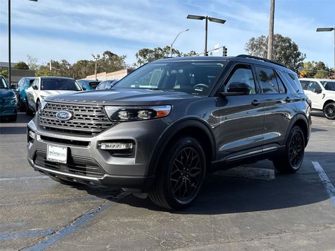 Used 2023 Ford Explorer XLT w/ Equipment Group 202A AWD/4WD image 4