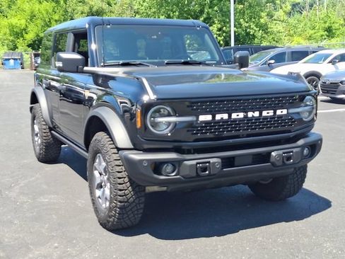 Used 2025 Ford Bronco Badlands AWD/4WD image 2