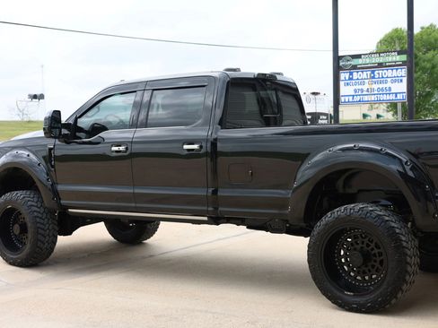 Used 2021 Ford F350 Platinum w/ FX4 Off-Road Package AWD/4WD image 8