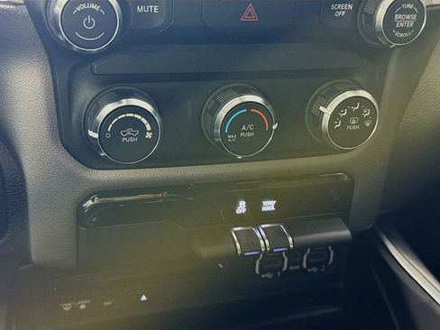 Used 2019 RAM 1500 Big Horn image 16