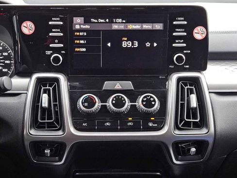 Used 2023 Kia Sorento LX image 28
