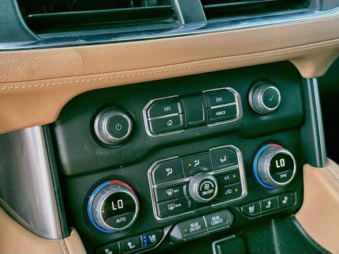 Used 2023 Chevrolet Tahoe Premier RWD image 19