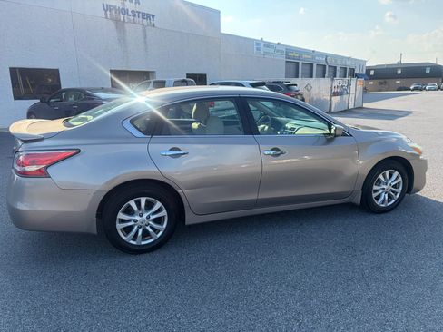 Used 2014 Nissan Altima 2.5 S w/ Sport Value Package FWD image 10