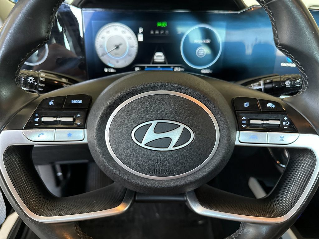 Used 2025 Hyundai Elantra Limited FWD image 22